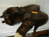 DOUBLE PELT FUR STOLE WITH HEADS AND FEET
