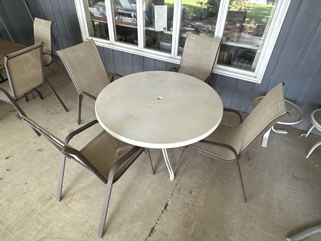 Outdoor Table & Four Chairs