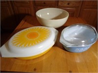 Pyrex Casseroles with Covers and Bowls