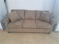 Nice sofa, less than 1 year old 80"L