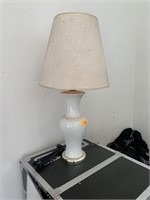 WHITE TABLE LAMP