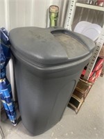 TRASH CAN