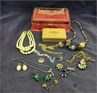 Small Vntg Plastic Jewelry Box/Vntg Contents