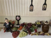 Grape decor and statue, wall decor