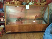 Large lighted display case, 72 l x 52 t x 31 d,
