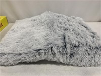 FLUFFY WHITE DOG BED 26 x20IN