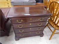 Small chest of drawers (Ethan Allen)