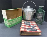 (AE) Mixed Lot of Vintage Kitchen Items.