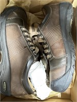 Size 9 KEEN Mens Austin Shoes