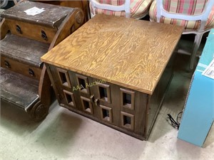 End table 20.5 in high x 27.25 x 27.5