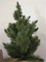 F654 - Small Christmas Tree