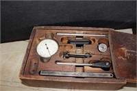 UNIVERSAL TESTING INDICATOR IN WOODEN BOX