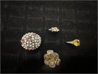 4 Fashion costume jewelry rings size 7.5