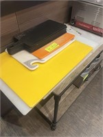 LOT OF ASSORTED CUTTING BOARDS
