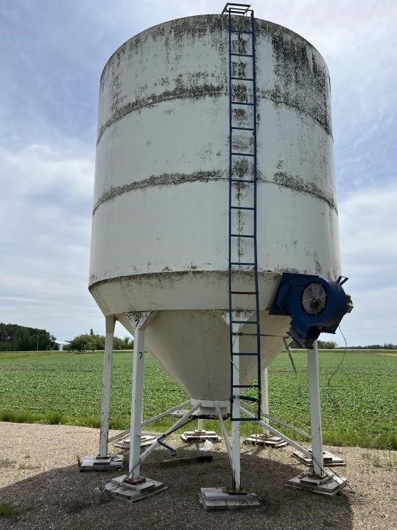 Bader 2200 bu. Hopper Bin with Aeration