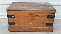 SMALL ANTIQUE PINE TRUNK