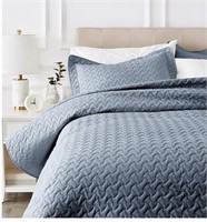 Amazon Basics Oversized Quilt Coverlet Bed Set
