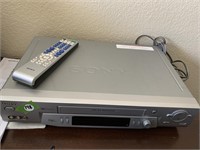 SONY SLV-N81 VIDEO CASSETTE RECORDER WITH REMOTE