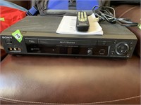 SONY SLV-N900 VIDEO CASSETTE RECORDER W/ REMOTE