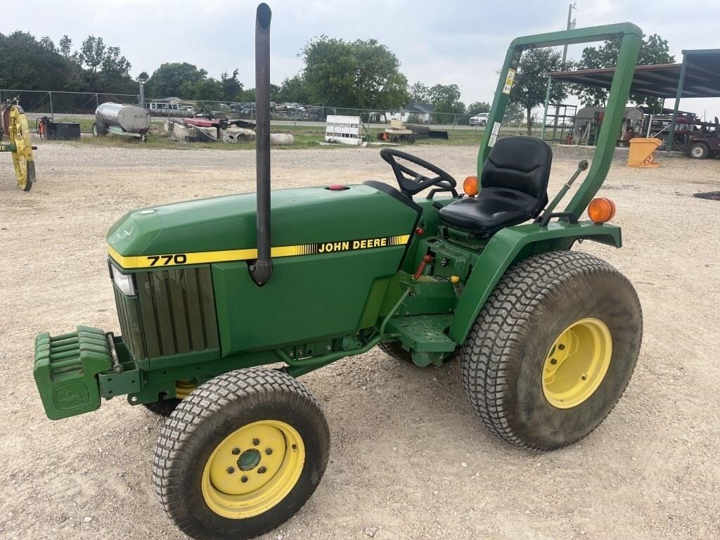 LL2- John Deere 770 Tractor