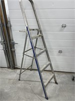 Aluminum Step Ladder - 4 ‘