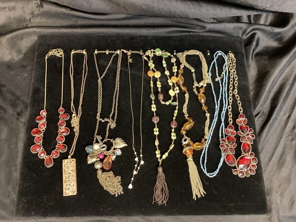 COLLECTION OF NECKLACES / JEWELRY / 8 PCS