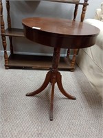 Small table 26 in tall 20 inch diameter