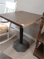 Small table metal bottom 30X 24 x 24