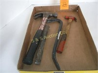 Flat of hammers & small crowbar