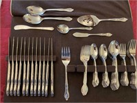 WILLAM A ROGERS SILVER PLATE FLATWARE- WITH CASE