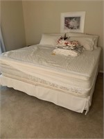 Jamison pillowtop mattress/box springs & pillows
