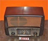 Vintage Truetone mod. D-2026 radio, lights-up