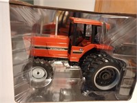 IH 5488 display tractor in box