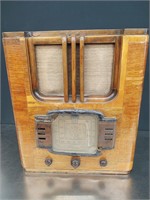 Antique RCA Radio
