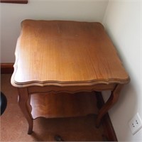 Nice End Table/Phillips Estate