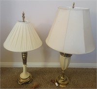 K - LOT OF 2 TABLE LAMPS W/ SHADES (N7)