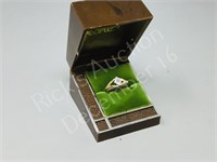 10k ladies ring w/ emerald- size 5