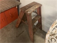 VINTAGE WOODEN STEP STOOL