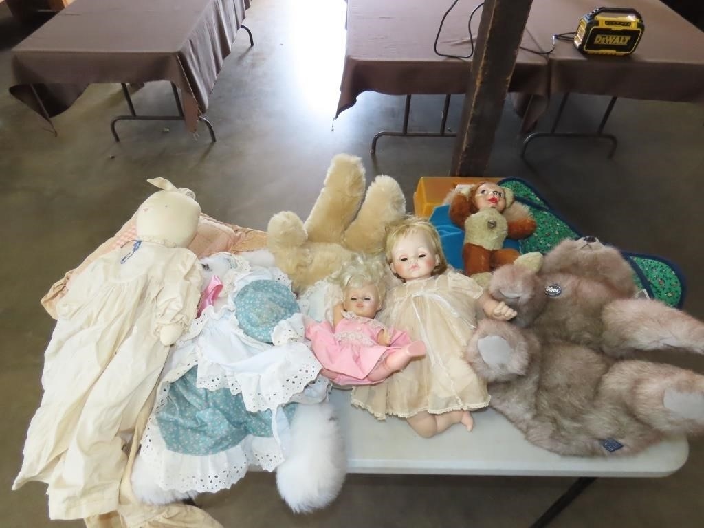 Lot of Teddy Bears & Dolls