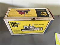 Hempe Mitre Box, Saw included