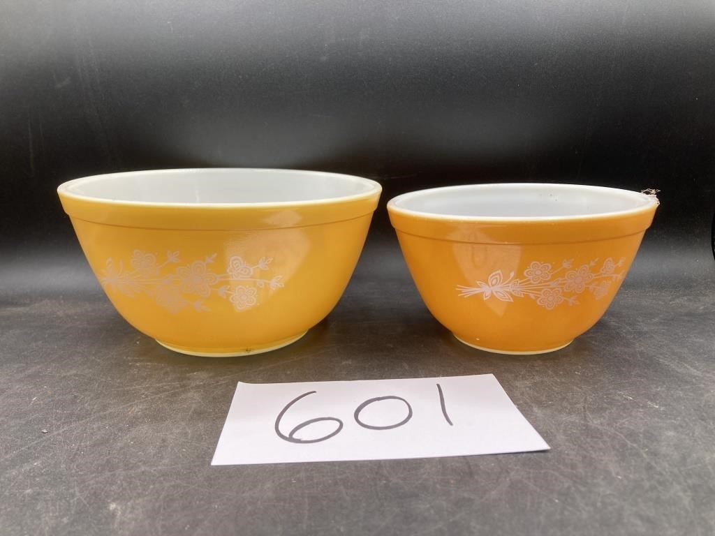 Vintage Pyrex Yellow Butterfly Gold Bowls  see des