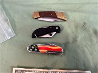 3 POCKET KNIVES