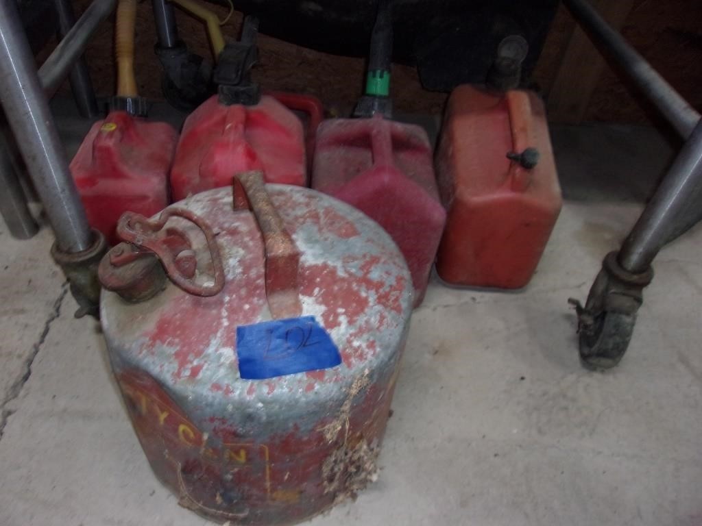 6 GAS CANS