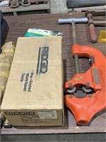 LARGE INDUSTRIAL RIDGID PIPE CUTTER
