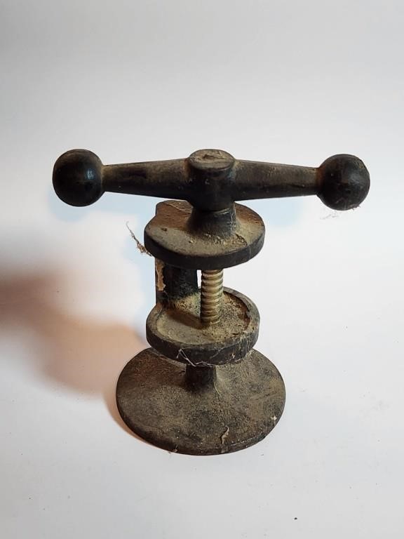 Vintage Cast Iron Nut Cracker