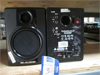 M-AUDIO Qty 2 studiophile AV 40 powered speakers
