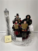 NEW Christmas Carolers on stand w/ lamp post
