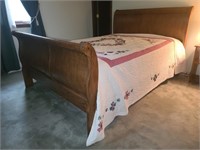 Beautiful Queen Size Sleigh Bed w/ Mattress Set