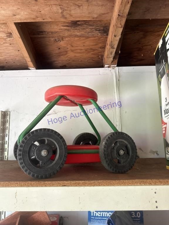 WHEELED GARDEN CHAIR, PLASTIC, IN GARAGE