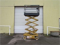 Grove Scissor Lift